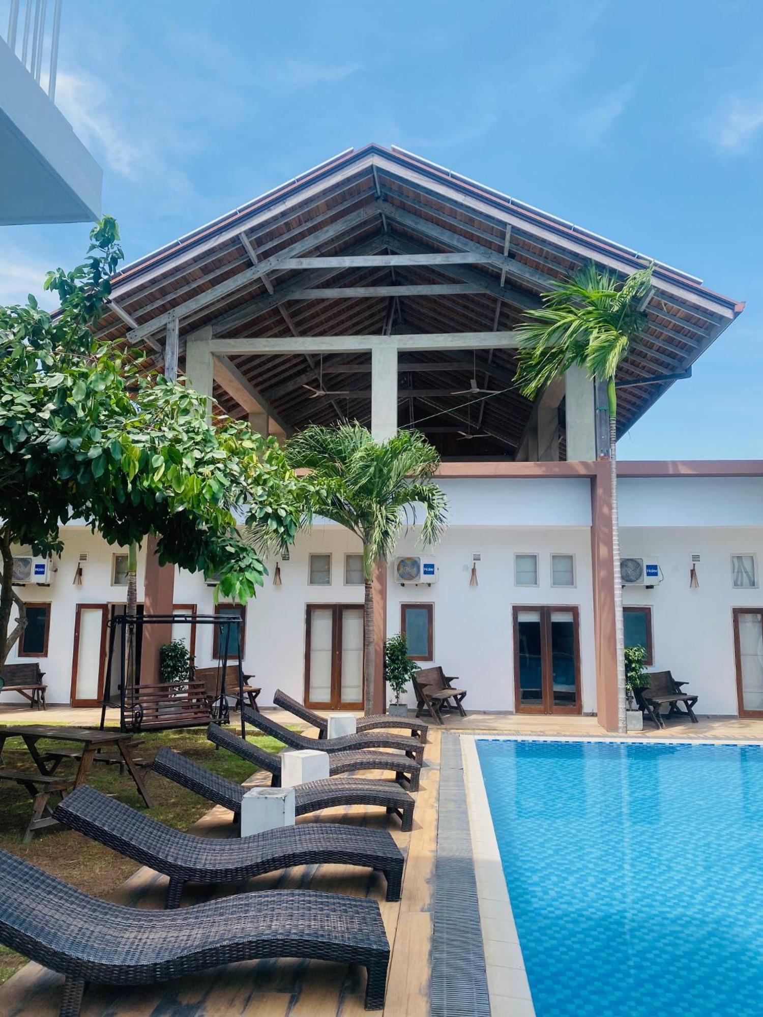 Hotel Cloud 9 Negombo Exterior foto