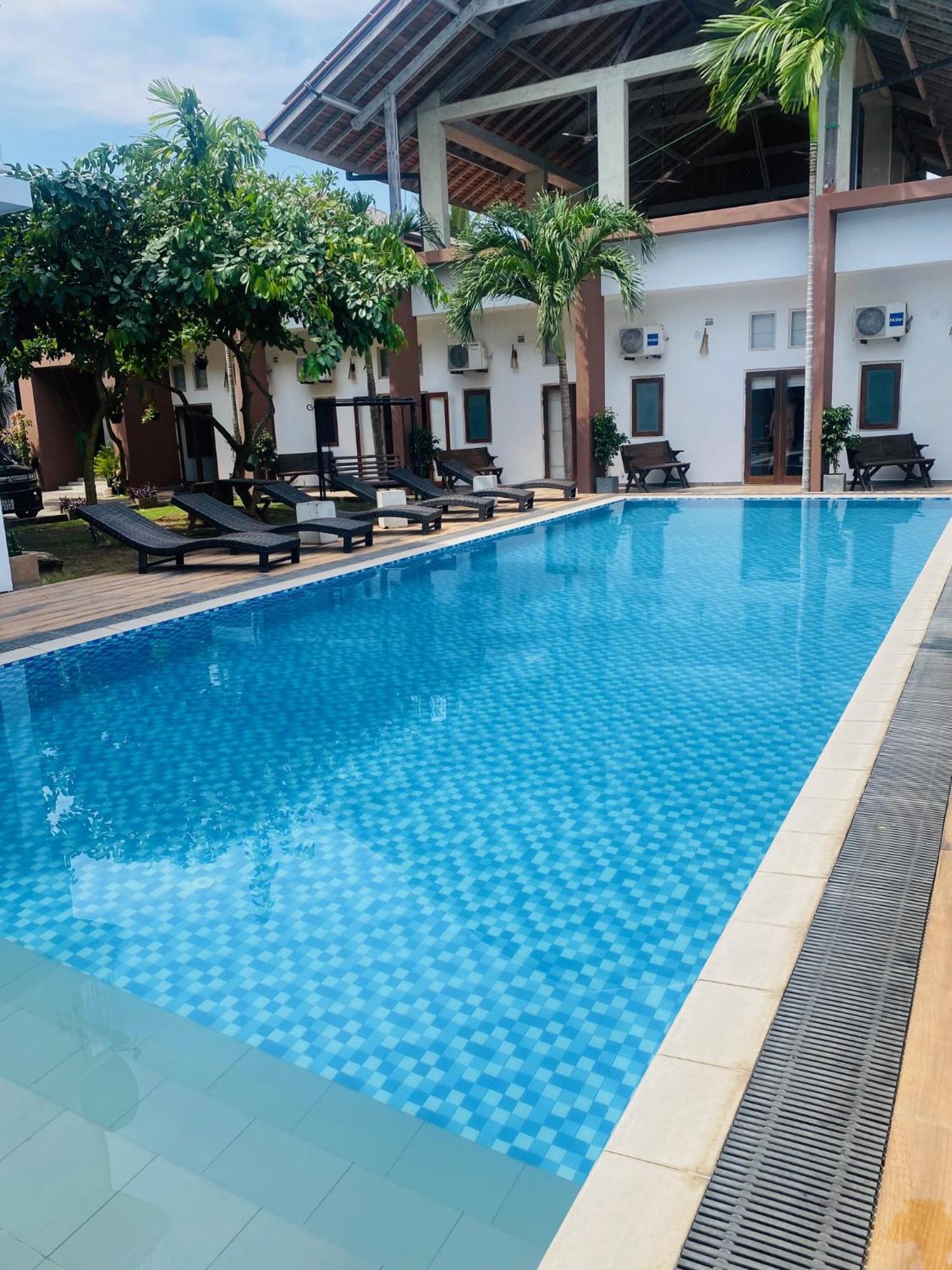 Hotel Cloud 9 Negombo Exterior foto