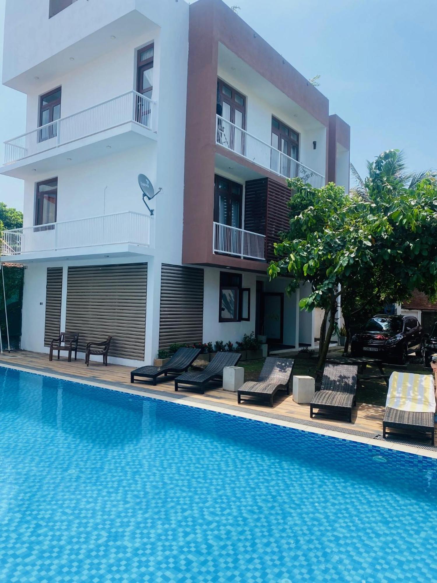 Hotel Cloud 9 Negombo Exterior foto